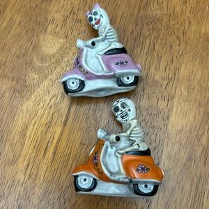 Cracker Barrel Halloween salt & pepper shakers